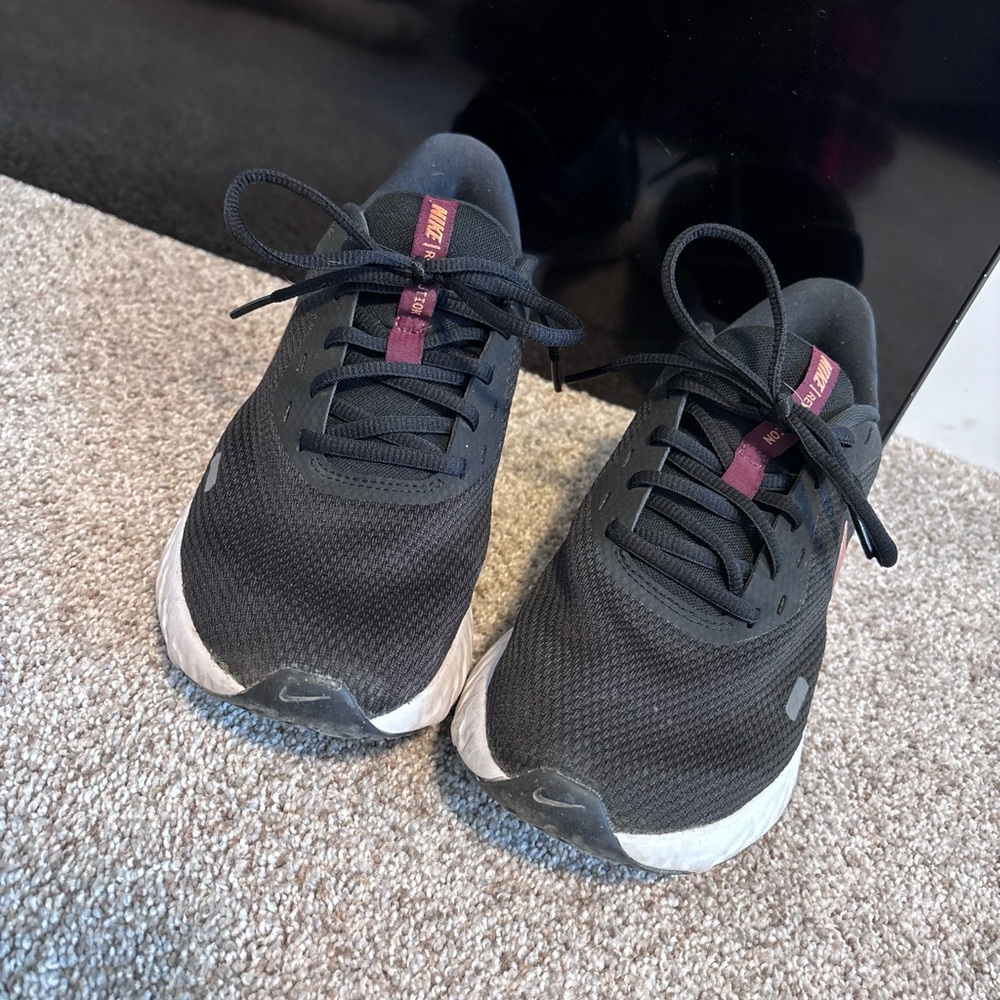 Women’s Nike Black and Maroon Athletic Sneakers size 8